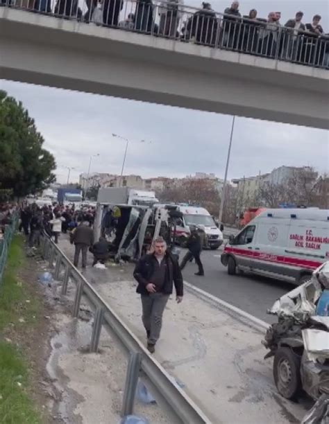 İ­s­t­a­n­b­u­l­ ­S­i­l­i­v­r­i­­d­e­ ­Z­i­n­c­i­r­l­e­m­e­ ­T­r­a­f­i­k­ ­K­a­z­a­s­ı­:­ ­Ç­o­k­ ­S­a­y­ı­d­a­ ­Y­a­r­a­l­ı­ ­V­a­r­